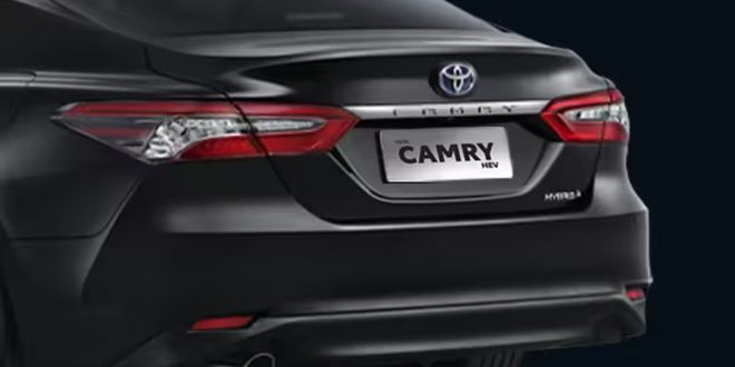 Nggak Nyangka! Ini Alasan Toyota Camry HEV Diam-Diam Jadi Incaran