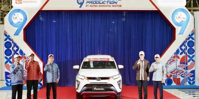 Terios Jadi Model Perayaan Produksi ke-9 Juta Unit Daihatsu di Indonesia